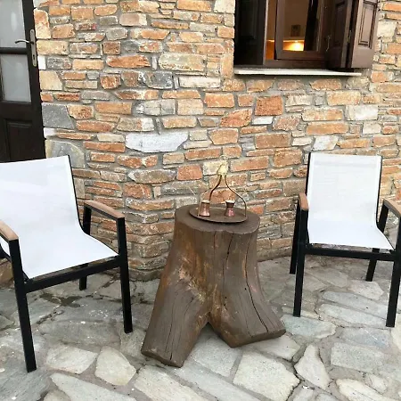 Karpofora Traditional Miléai