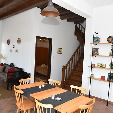 Karpofora Traditional بيت للعطل *