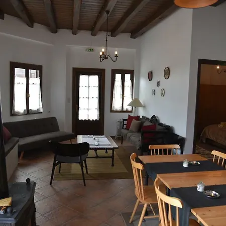 Karpofora Traditional بيت للعطل