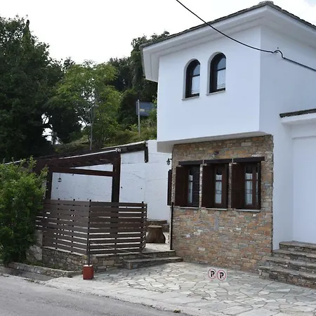 Karpofora Traditional