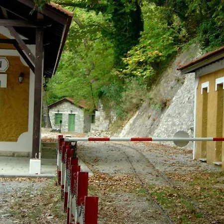 Karpofora Traditional *
